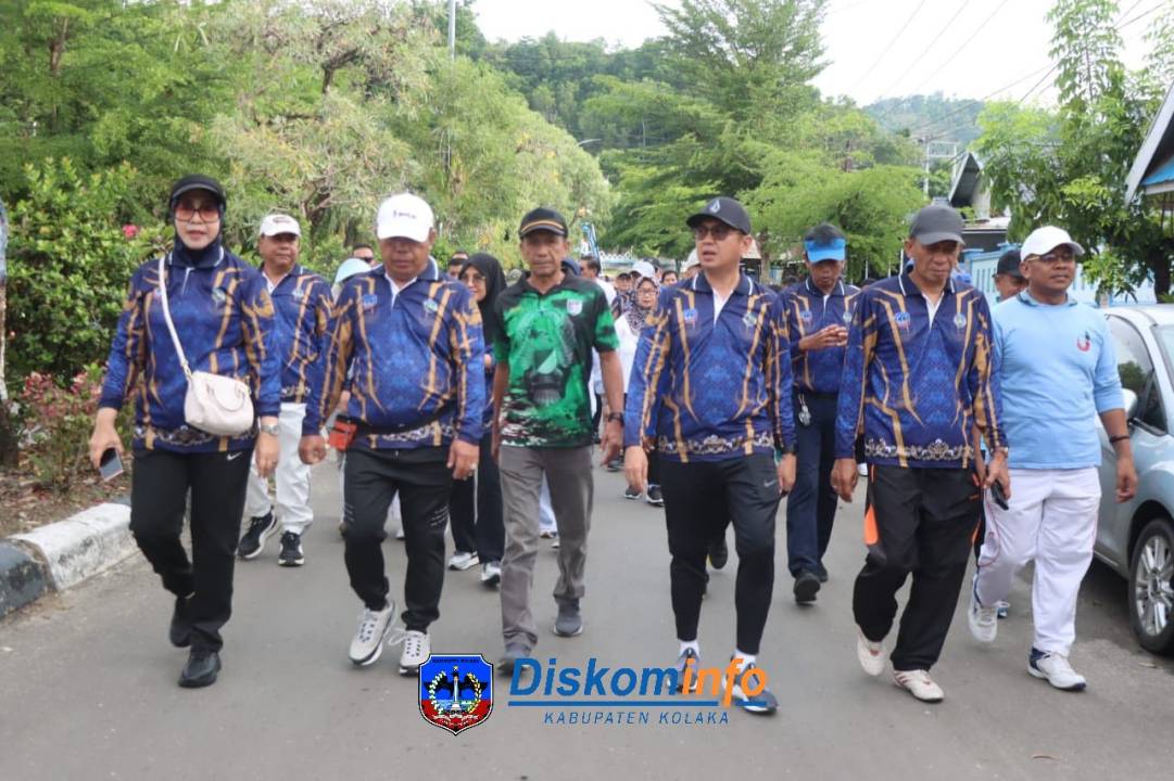 BUPATI KOLAKA LEPAS PESERTA JALAN SANTAI DALAM RANGKA HUT KORPRI KE-54